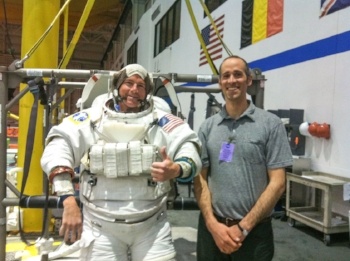 An astronaut, Reid Wiseman, and Urmston, who dreams of becoming one, in NASA's Neutral Buoyancy Lab. Photo from Popular Mechanics