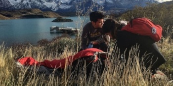 A scenario during a Wilderness First Repsonder course Photo by Pablo Velasco